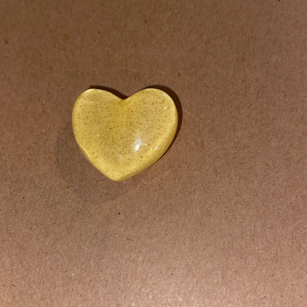 π6/$12π Plastic Heart Croc Charm